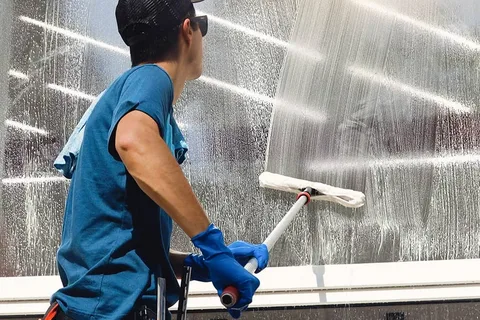 i (47) Top Window Cleaning Services in Winnipeg
