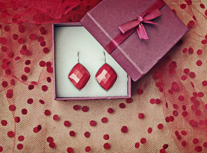 Date Night Earrings: Romantic and Elegant Picks