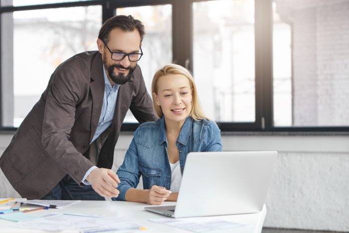 Crafting Informative Business Guides for Entrepreneur Audiences