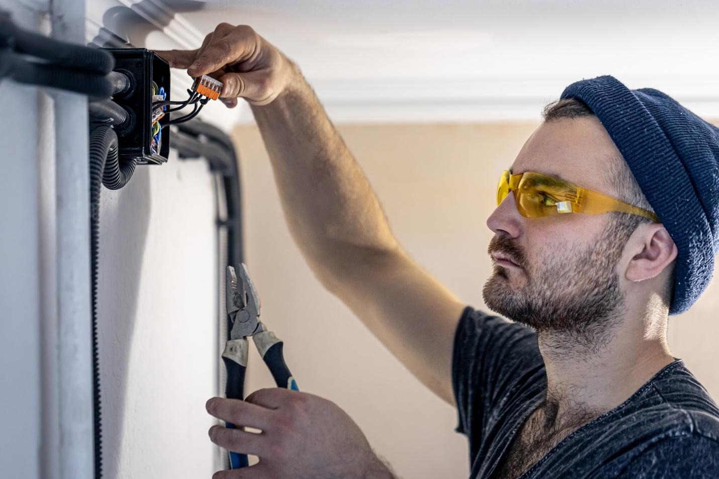 How to Choose a Residential Electrical Contractor For Effective Electrical Installation Services